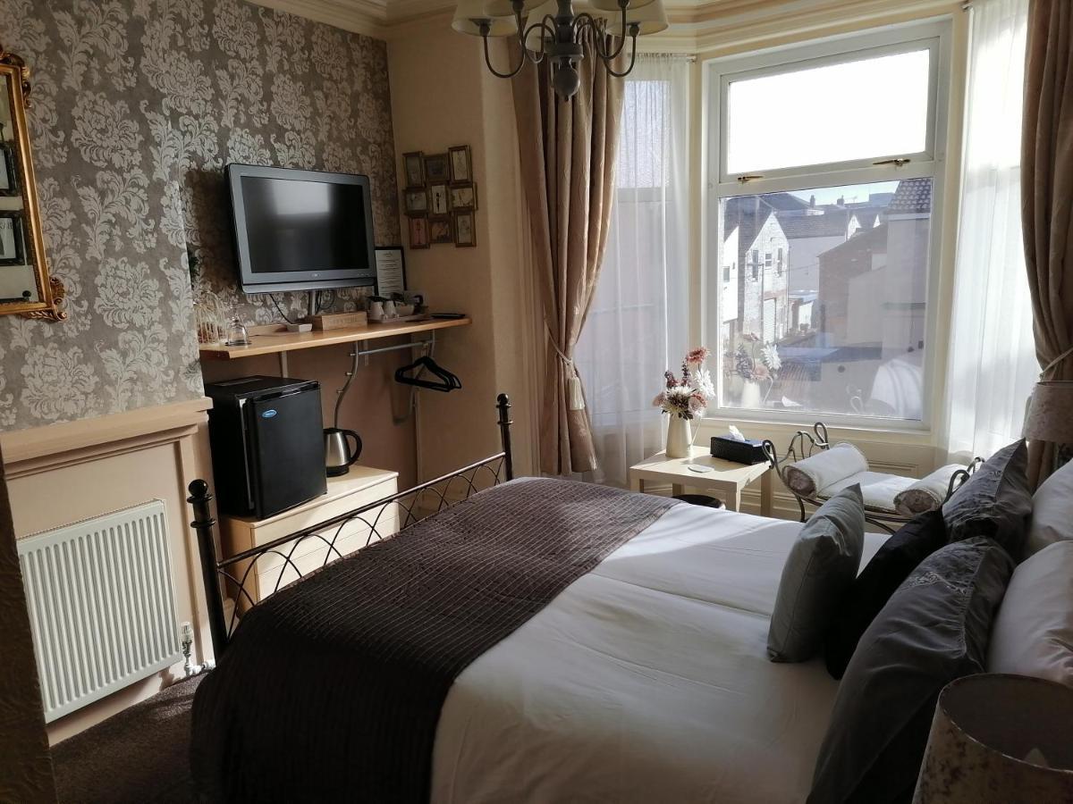 The Manhattan Blackpool Luaran gambar
